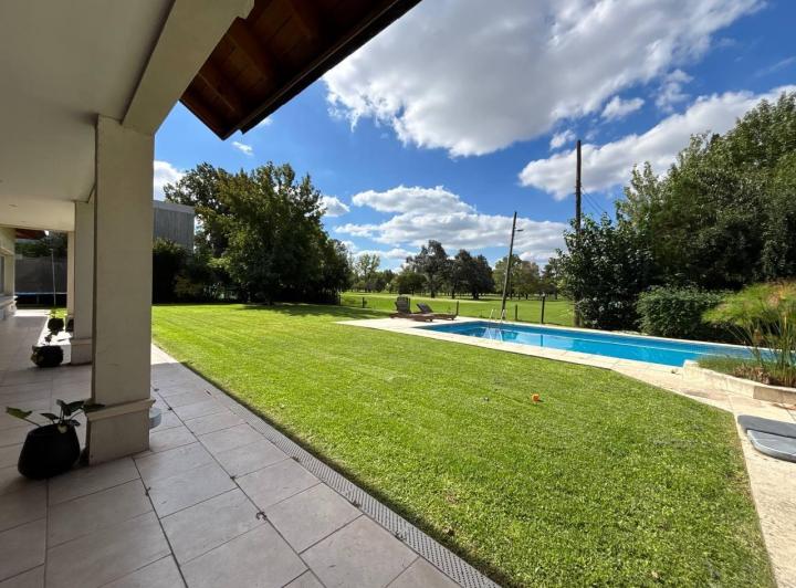 Casa · 450m² · 7 Ambientes