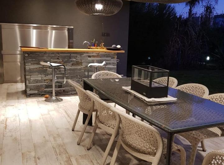 Casa · 374m² · 7 Ambientes · 4 Cocheras