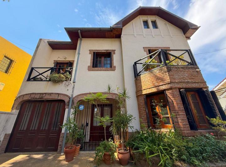 Casa · 408m² · 5 Ambientes · 5 Cocheras