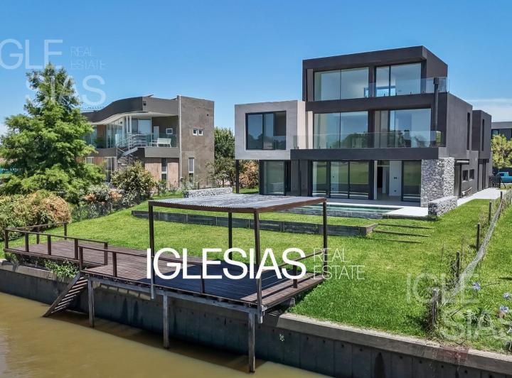 Casa · 487m² · 7 Ambientes · 2 Cocheras
