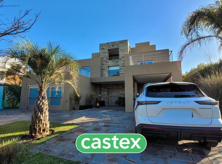 Casa · 500m² · 6 Ambientes · 3 Cocheras