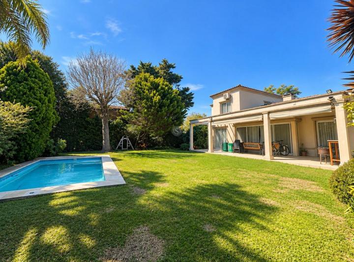 Casa · 169m² · 5 Ambientes · 1 Cochera