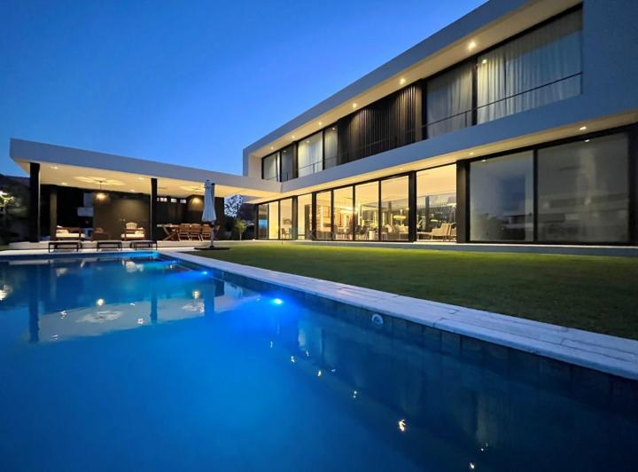Casa · 507m² · 8 Ambientes · 3 Cocheras
