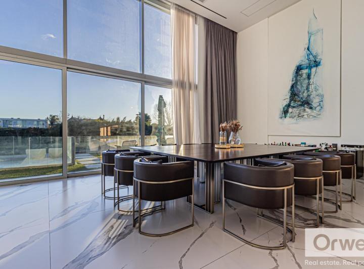 Casa · 450m² · 6 Ambientes · 8 Cocheras