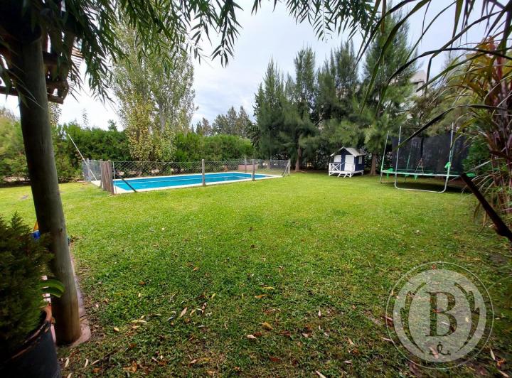 Casa · 250m² · 5 Ambientes · 1 Cochera