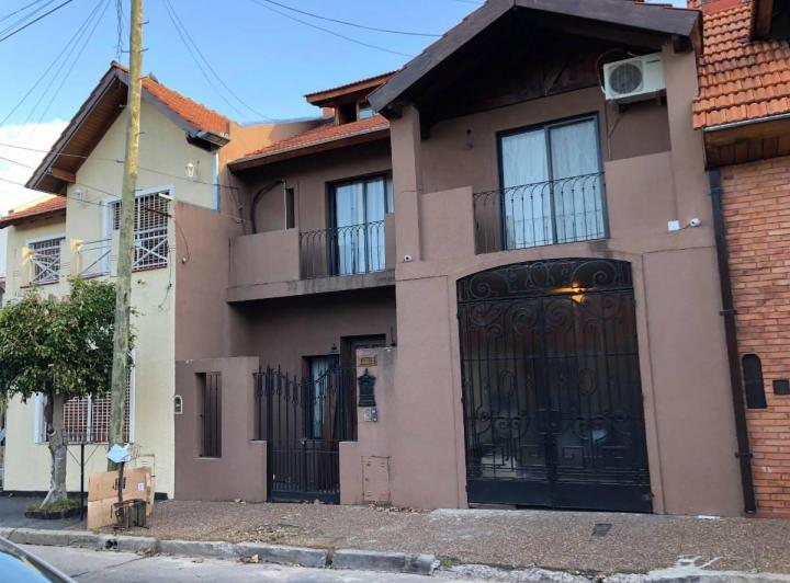 Casa · 450m² · 5 Ambientes · 1 Cochera