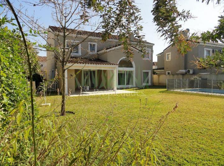 Casa · 245m² · 5 Ambientes