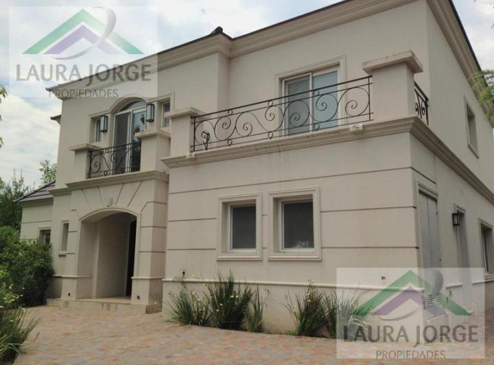 Casa · 720m² · 7 Ambientes · 2 Cocheras