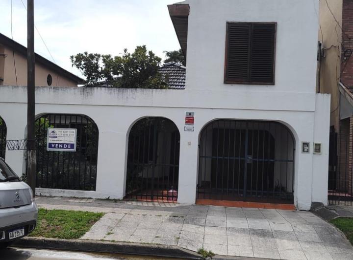 Casa · 160m² · 5 Ambientes · 2 Cocheras