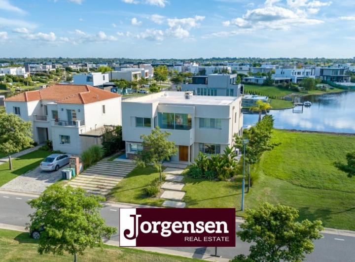 Casa · 250m² · 4 Dormitorios