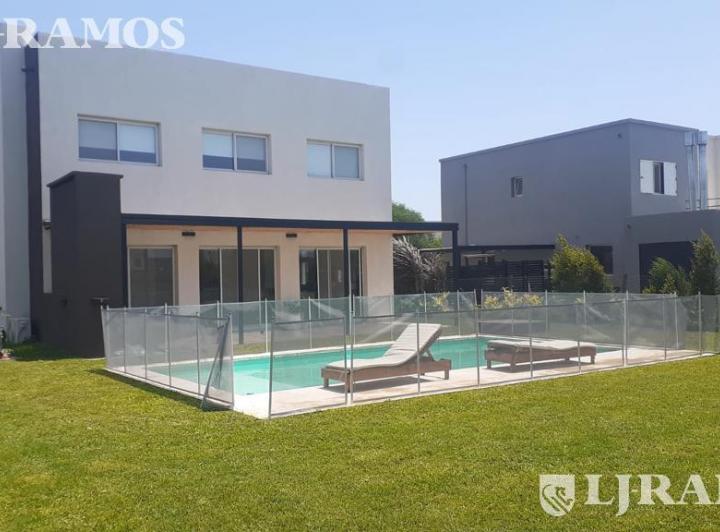 Casa · 186m² · 6 Ambientes · 2 Cocheras