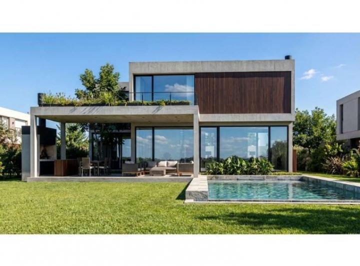 Casa · 240m² · 6 Ambientes