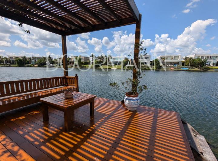 Casa · 397m² · 6 Ambientes · 5 Cocheras