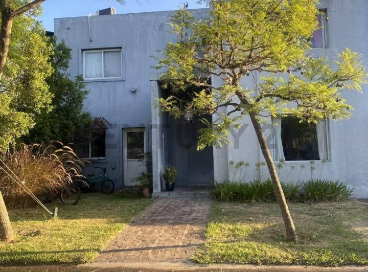 Casa · 180m² · 7 Ambientes · 2 Cocheras