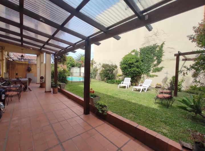Casa · 262m² · 6 Ambientes · 1 Cochera