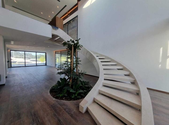 Casa · 500m² · 6 Ambientes · 4 Cocheras
