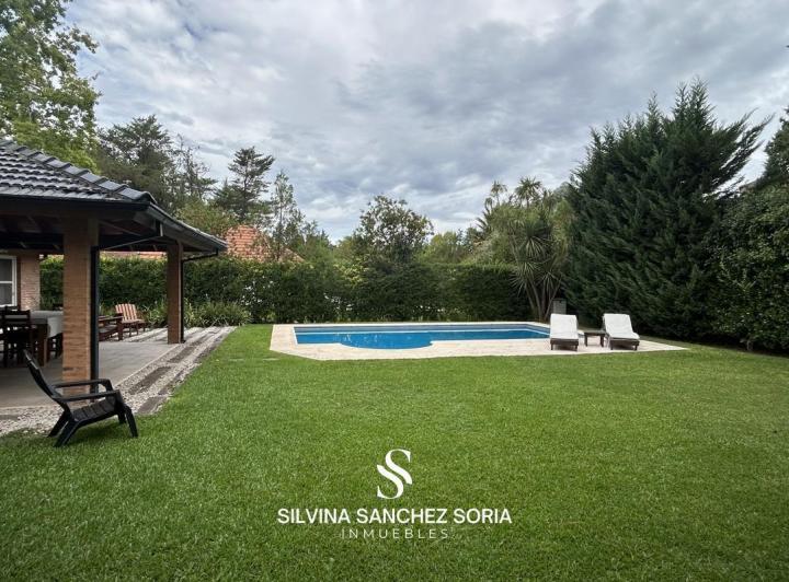 Casa · 700m² · 5 Ambientes · 2 Cocheras