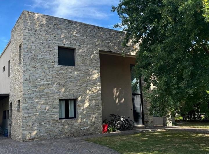 Casa · 260m² · 6 Ambientes