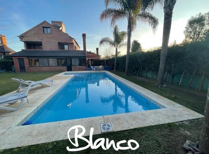 Casa · 276m² · 6 Ambientes · 3 Cocheras
