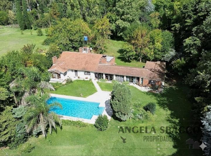 Casa · 230m² · 5 Ambientes
