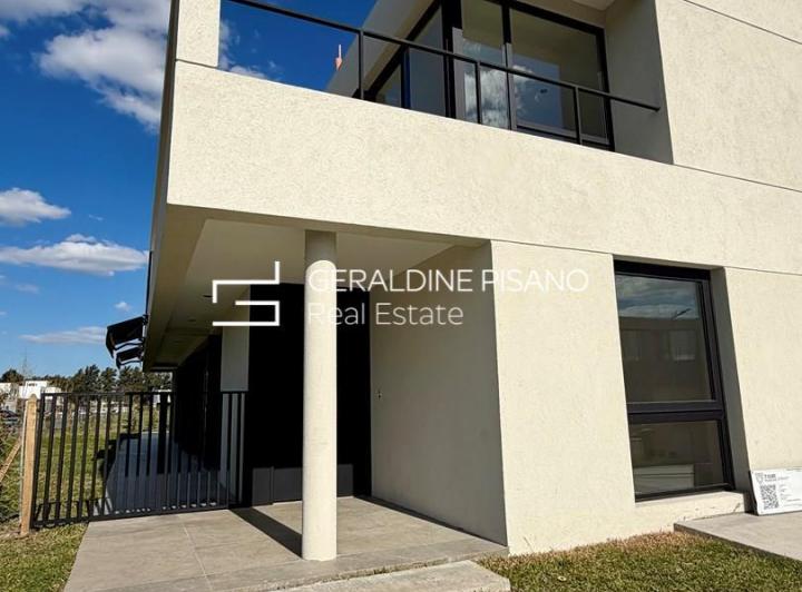 Casa · 223m² · 6 Ambientes · 2 Cocheras