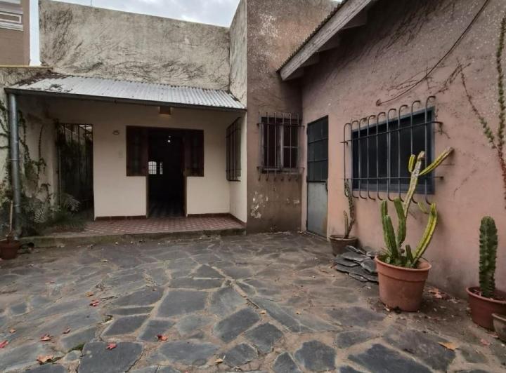 Casa · 245m² · 6 Ambientes · 1 Cochera