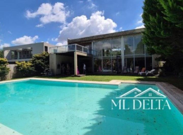 Casa · 285m² · 6 Ambientes · 2 Cocheras