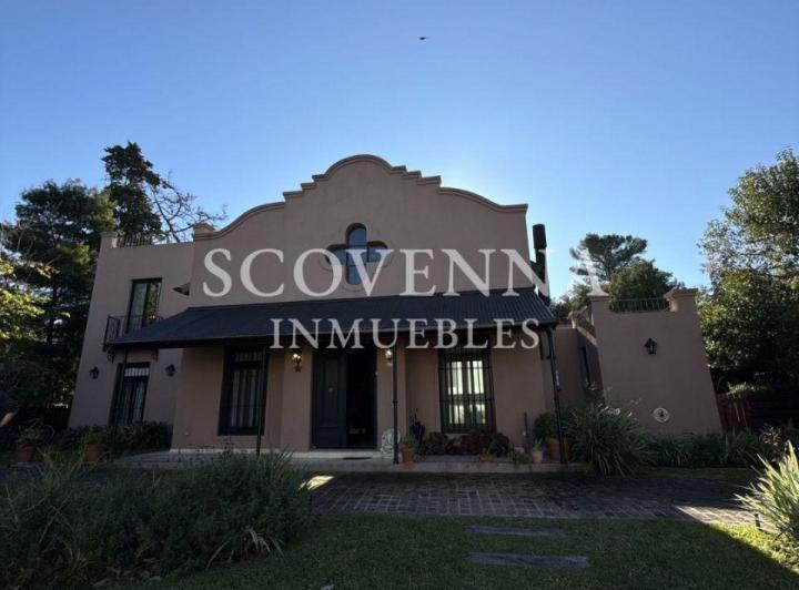 Casa · 190m² · 5 Ambientes · 2 Cocheras