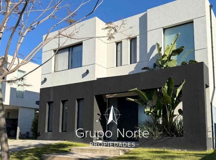 Casa · 159m² · 6 Ambientes · 3 Cocheras