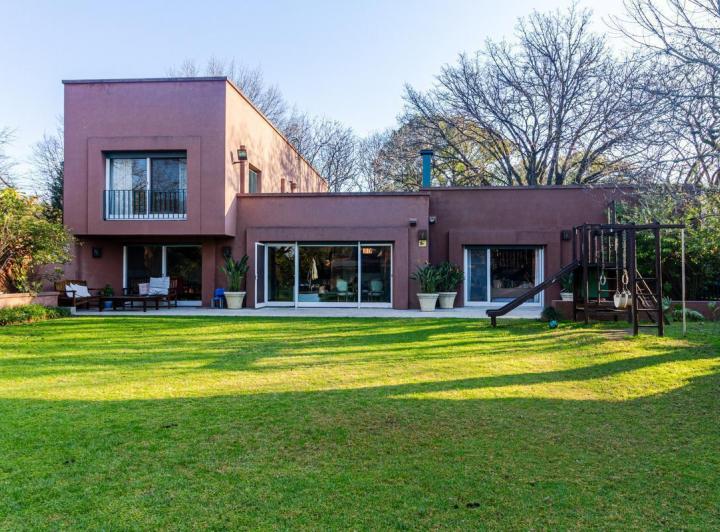 Casa · 480m² · 7 Ambientes · 2 Cocheras