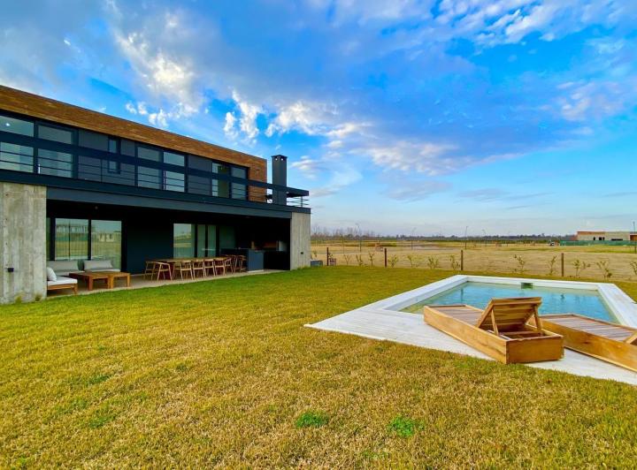 Casa · 288m² · 6 Ambientes · 4 Cocheras