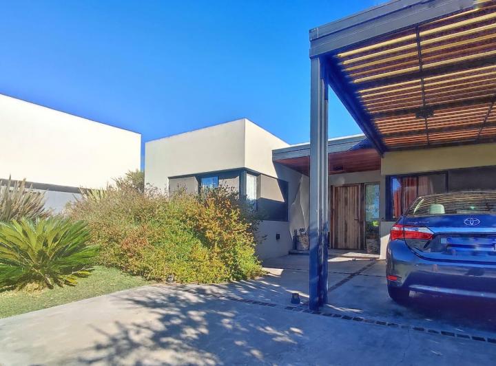 Casa · 155m² · 5 Ambientes · 2 Cocheras
