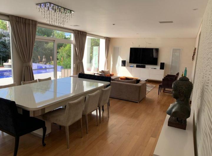 Casa · 288m² · 6 Ambientes · 1 Cochera