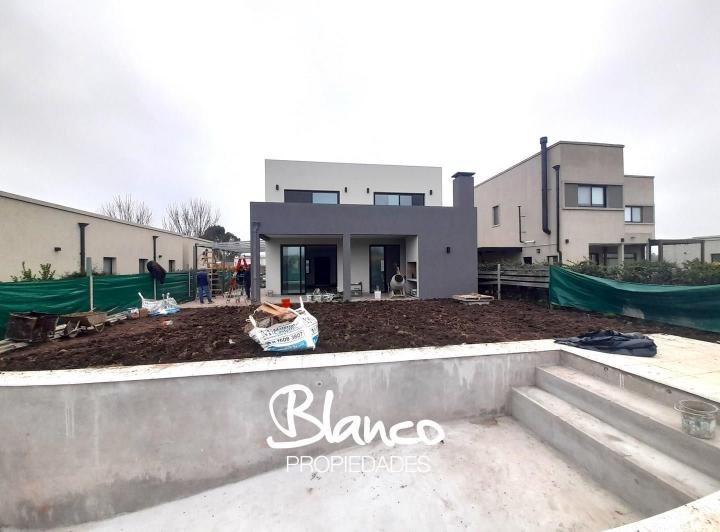 Casa · 185m² · 5 Ambientes · 1 Cochera