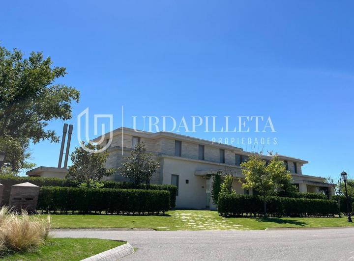 Casa · 640m² · 6 Ambientes