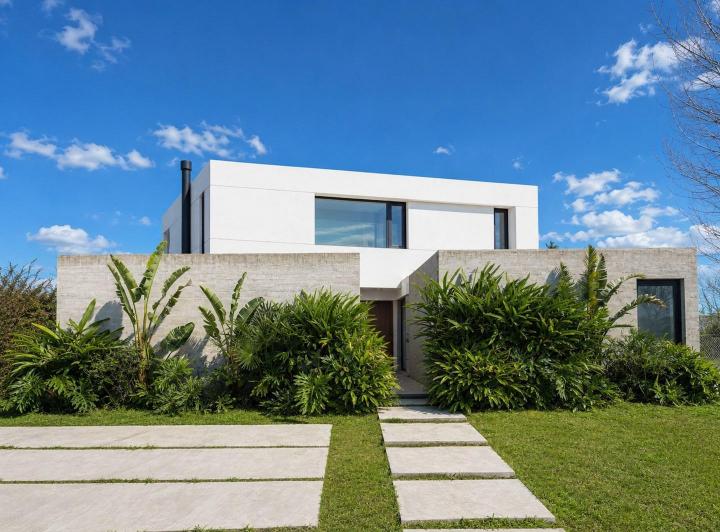 Casa · 231m² · 7 Ambientes · 4 Cocheras