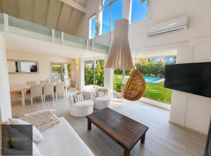 Casa · 380m² · 8 Ambientes · 2 Cocheras