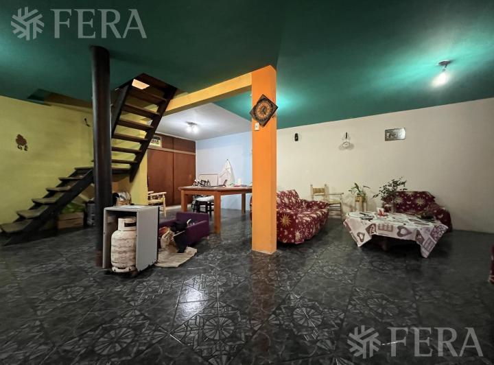 Casa · 274m² · 7 Ambientes · 1 Cochera