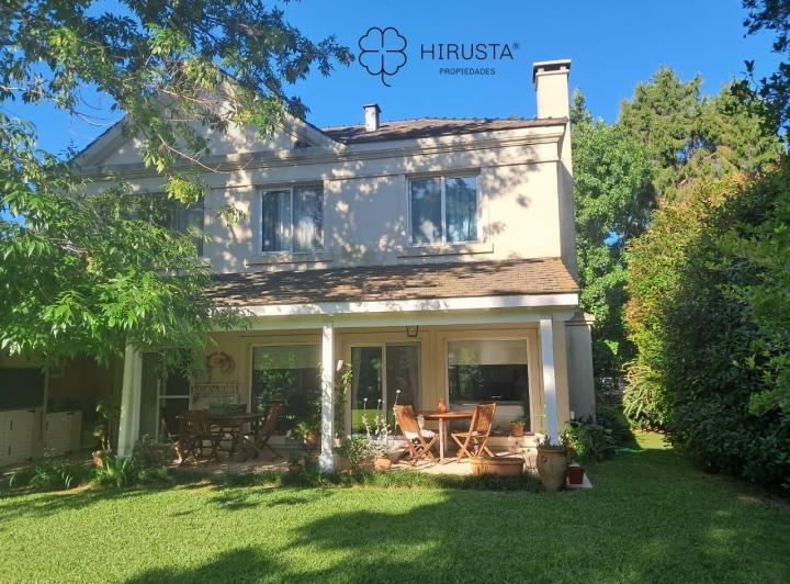 Casa · 270m² · 6 Ambientes · 2 Cocheras