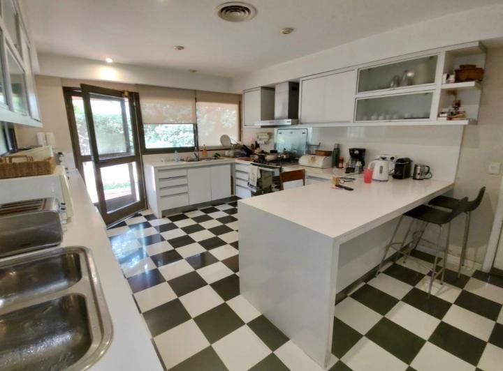 Casa · 620m² · 15 Ambientes · 2 Cocheras