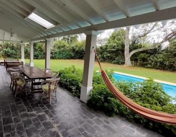 Casa · 300m² · 6 Ambientes · 1 Cochera
