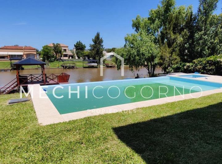 Casa · 401m² · 6 Ambientes · 5 Cocheras