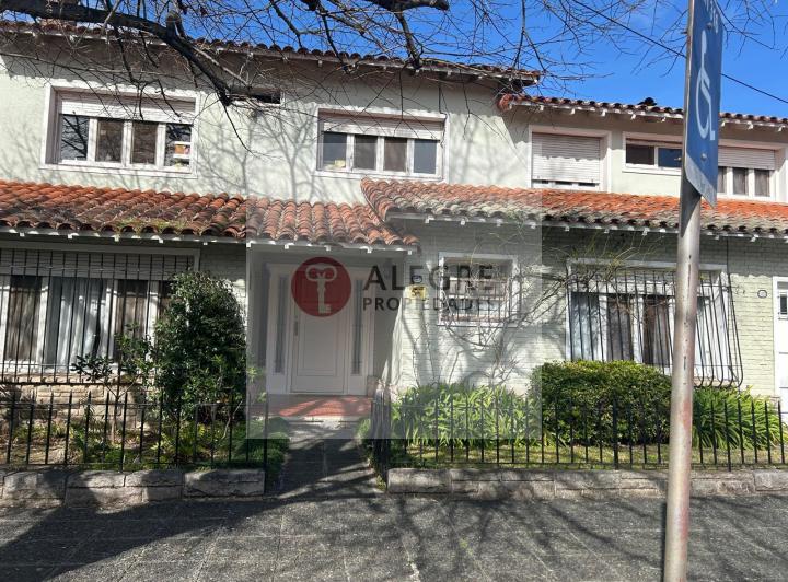 Casa · 315m² · 10 Ambientes · 1 Cochera