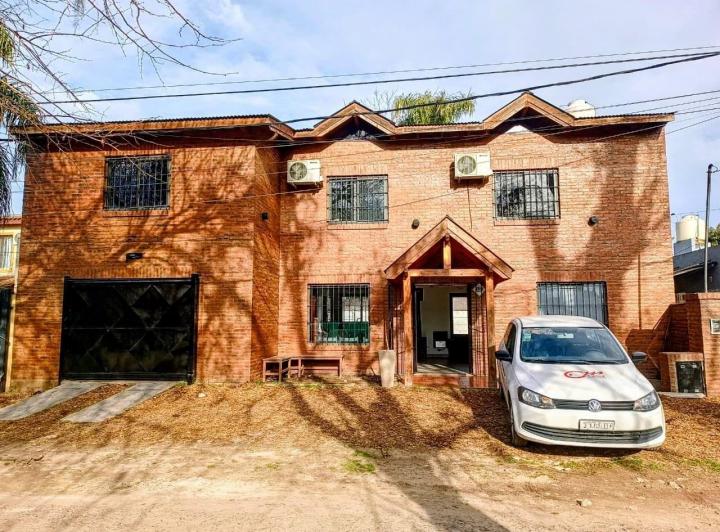 Casa · 160m² · 6 Ambientes · 2 Cocheras