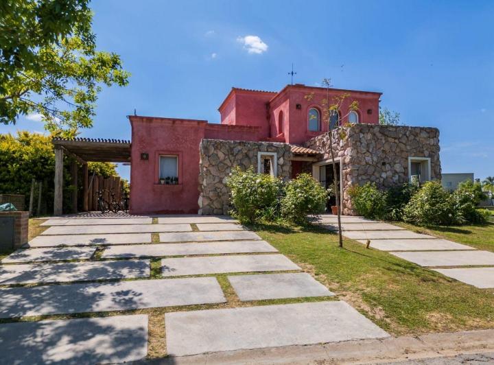 Casa · 235m² · 5 Ambientes