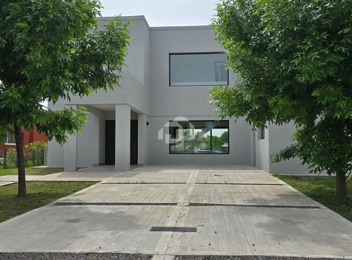Casa · 270m² · 5 Ambientes · 1 Cochera