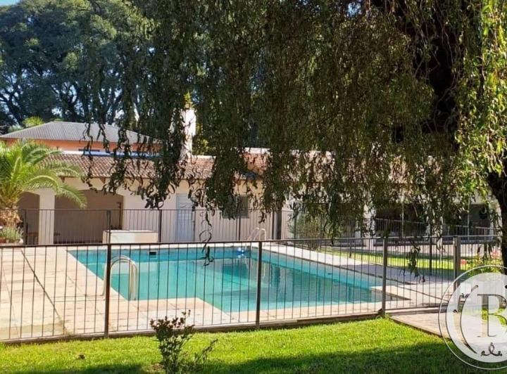 Casa · 220m² · 5 Ambientes · 2 Cocheras