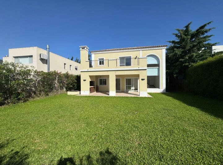 Casa · 246m² · 7 Ambientes