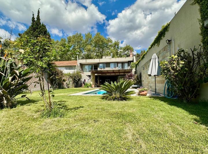 Casa · 427m² · 6 Ambientes · 5 Cocheras