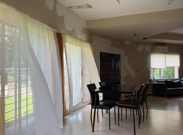 Casa · 326m² · 9 Ambientes · 1 Cochera